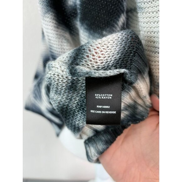 Torrid women's 1 1X black and white tie dye long sleeve v-neck sweater top - Picture 6 of 9